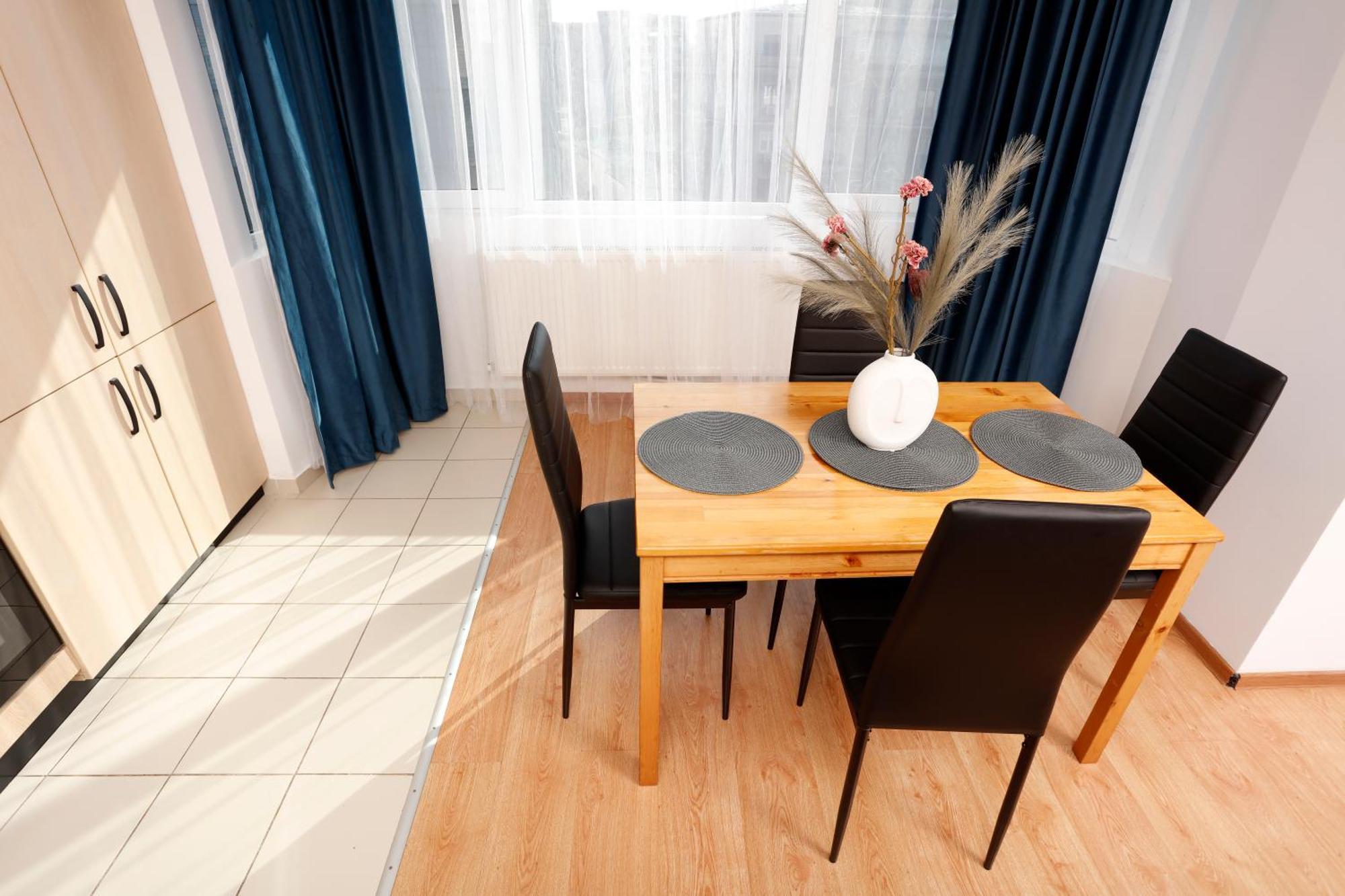 Enchanting Retreat - Historic Old Town - Pet-Friendly Haven - Steps From Unirii Бухарест Экстерьер фото