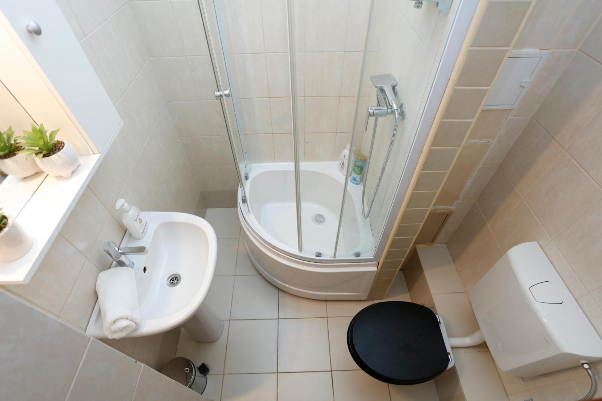 Enchanting Retreat - Historic Old Town - Pet-Friendly Haven - Steps From Unirii Бухарест Экстерьер фото
