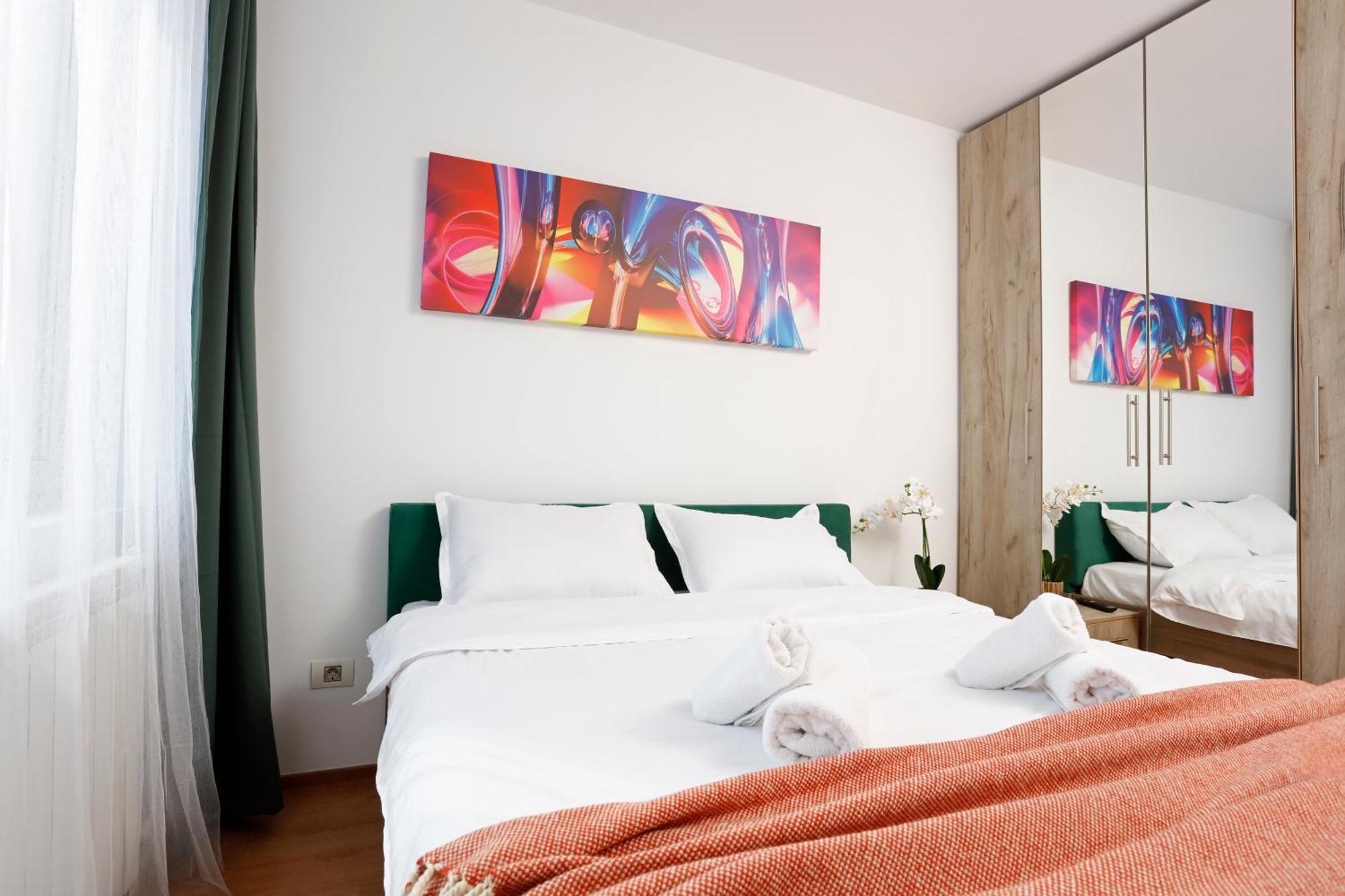 Enchanting Retreat - Historic Old Town - Pet-Friendly Haven - Steps From Unirii Бухарест Экстерьер фото
