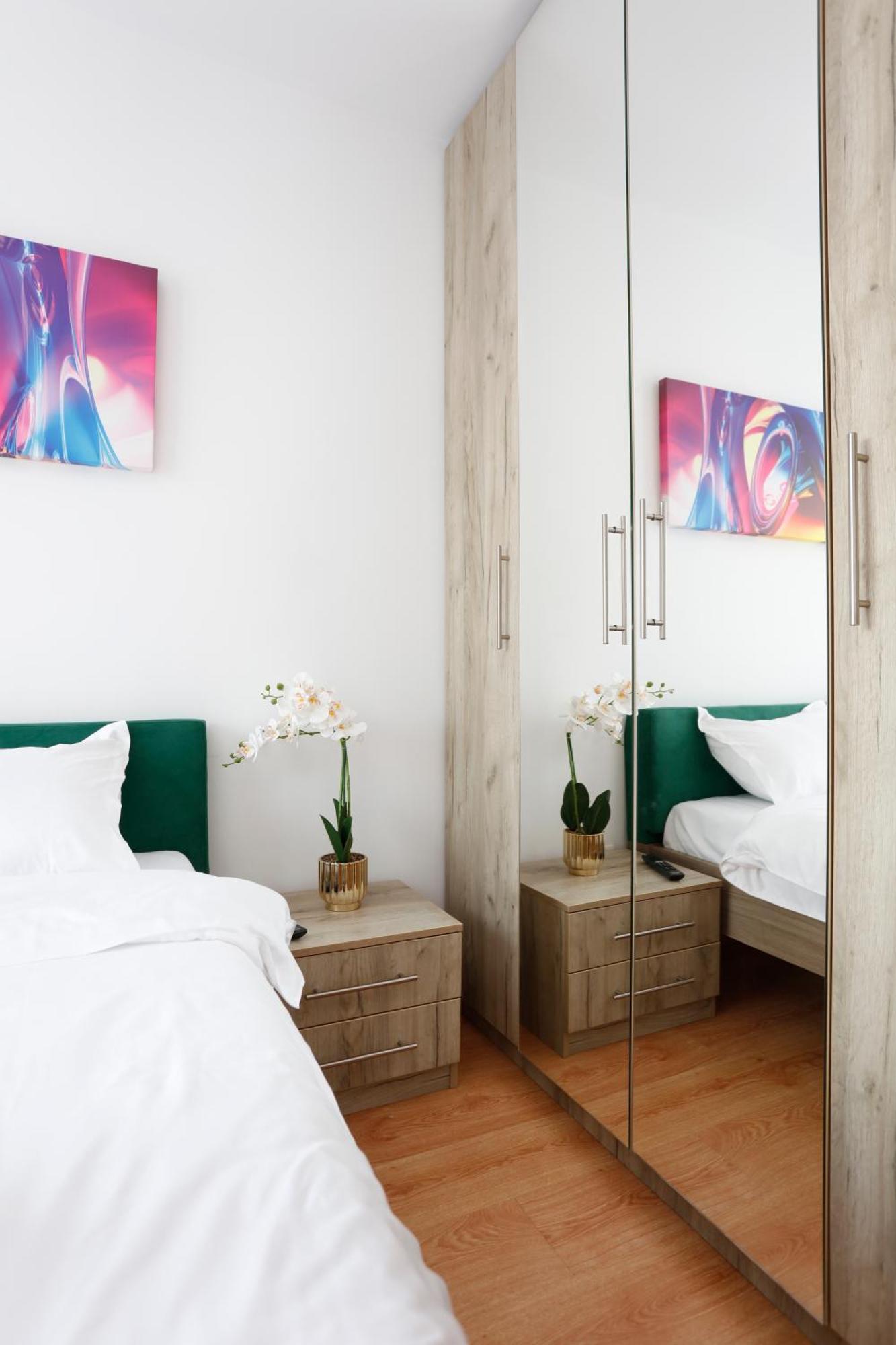 Enchanting Retreat - Historic Old Town - Pet-Friendly Haven - Steps From Unirii Бухарест Экстерьер фото